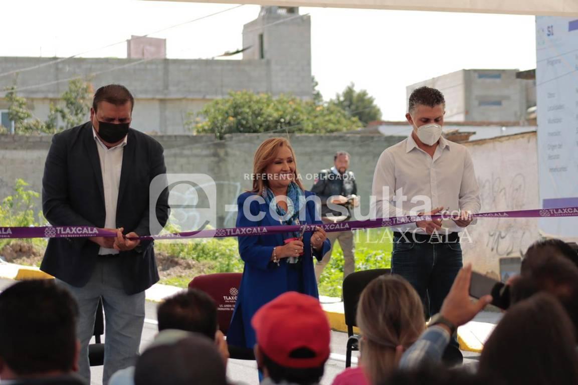 Inaugura Lorena Cuéllar Cisneros rehabilitación de la carretera acceso a Papalotla II