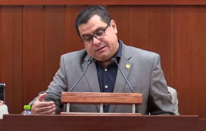 Ante el Pleno del Congreso dejan en ridículo al diputado morenista Jorge Caballero  