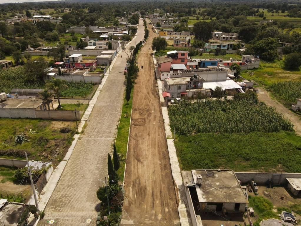 En Ixcotla y Cuahuixmatlac se construye calle y bulevar con pavimento de adocreto