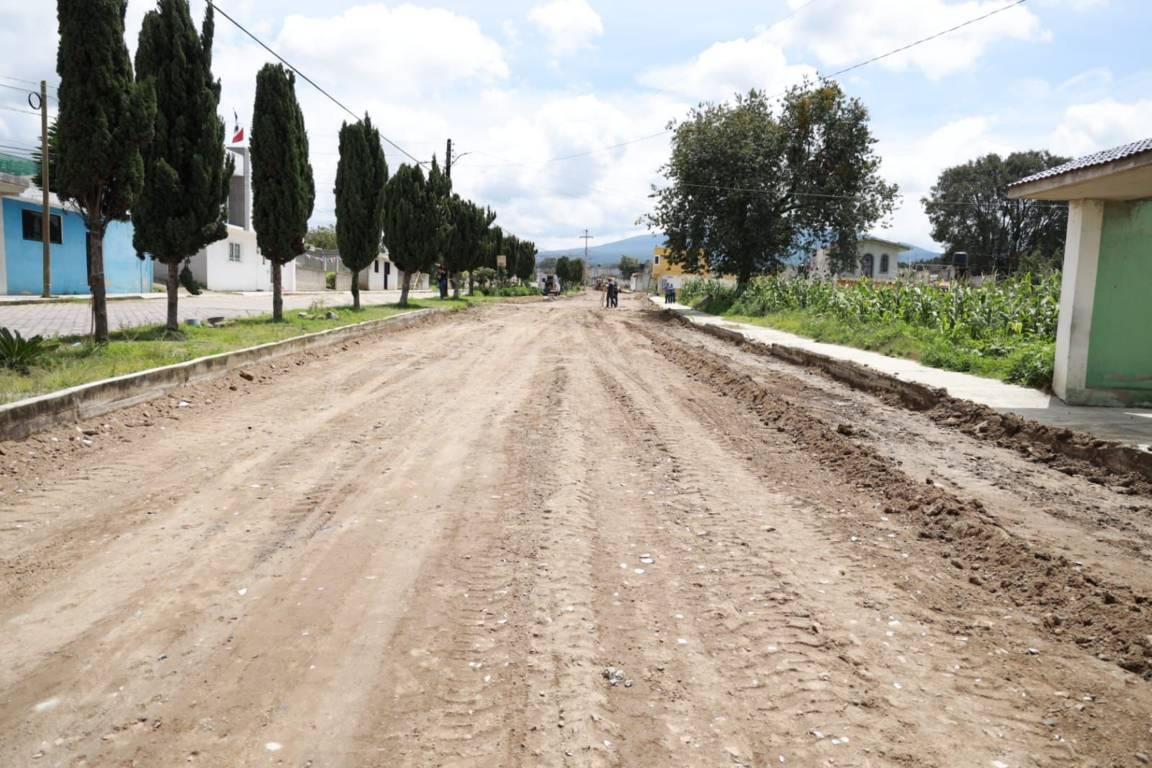 En Ixcotla y Cuahuixmatlac se construye calle y bulevar con pavimento de adocreto