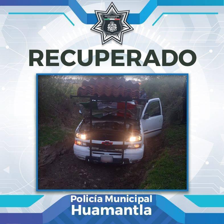 Policía de Huamantla recupera camioneta robada con mercancía 