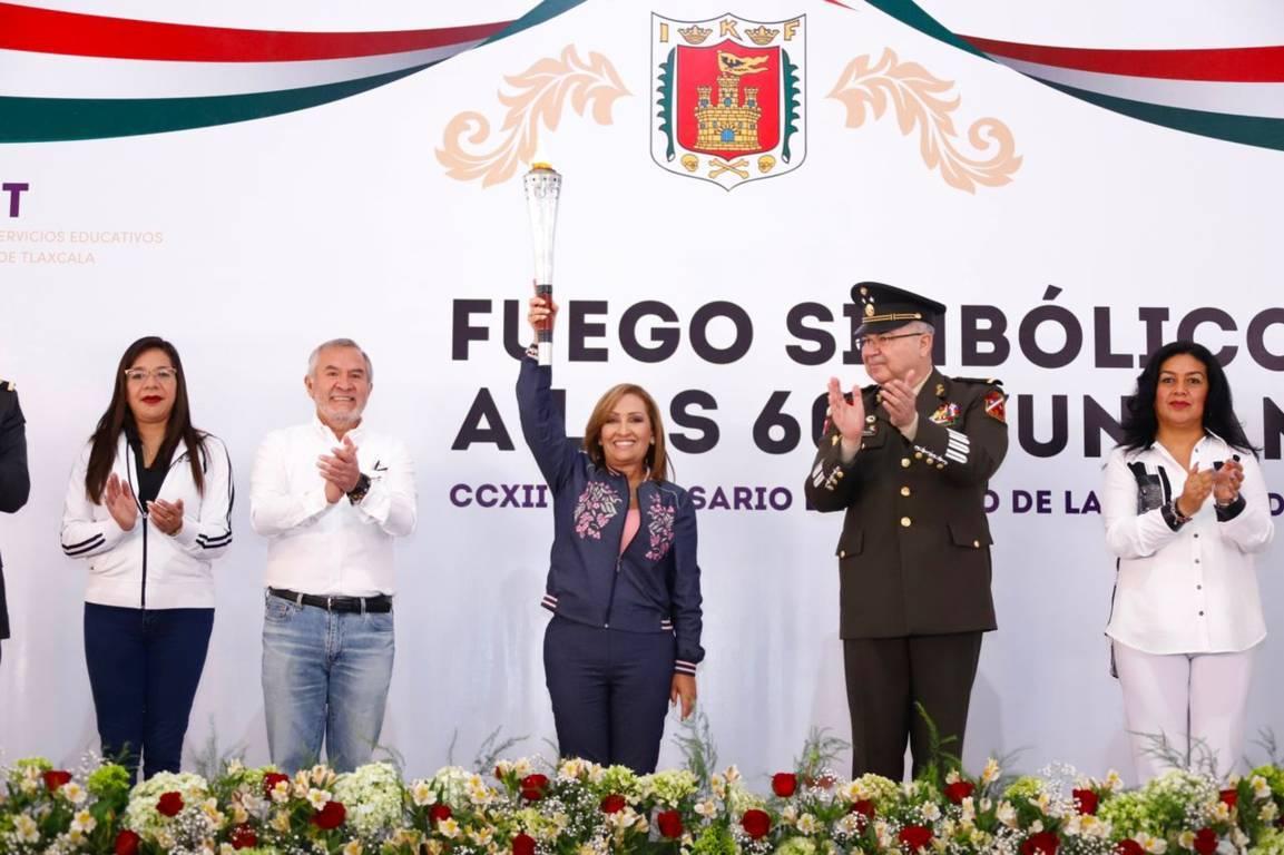 Entregó Lorena Cuéllar fuego simbólico de Independencia a los 60 Ayuntamientos del Estado 