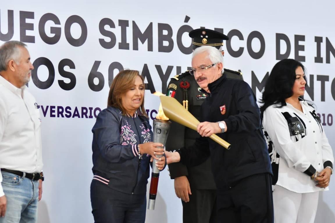 Entregan el Fuego Simbólico de Independencia al alcalde Gustavo Jimenez 