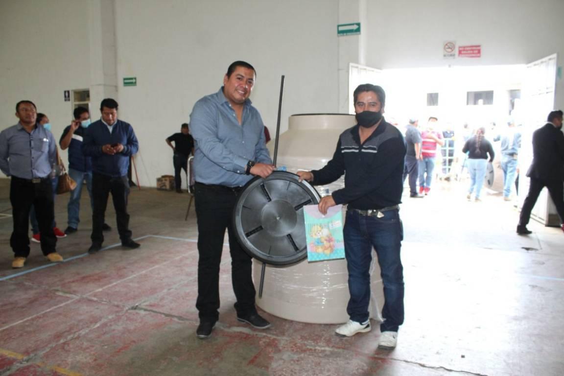 Beneficia Gobierno de Contla a 350 familias con la entrega de Rotoplas