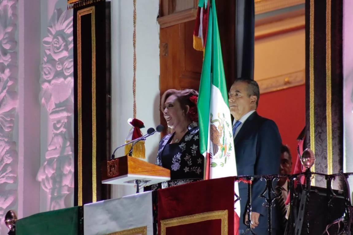 Realiza gobernadora Lorena Cuéllar, grito de independencia ante decenas de tlaxcaltecas 