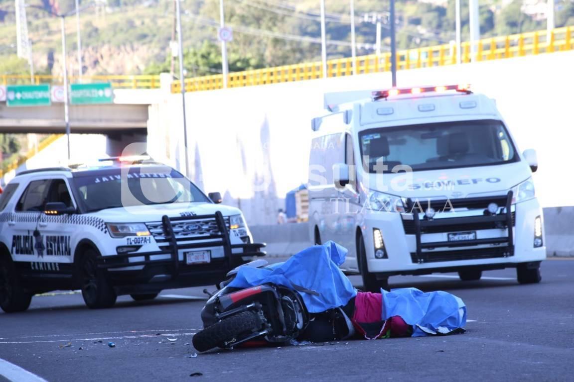 Mujer motociclista pierde la vida al presuntamente ser atropellada sobre la carretera Tlaxcala-Apizaco