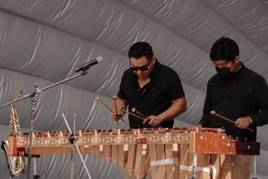 Con música de marimba capitalinos disfrutan del puente de fiestas patrias 