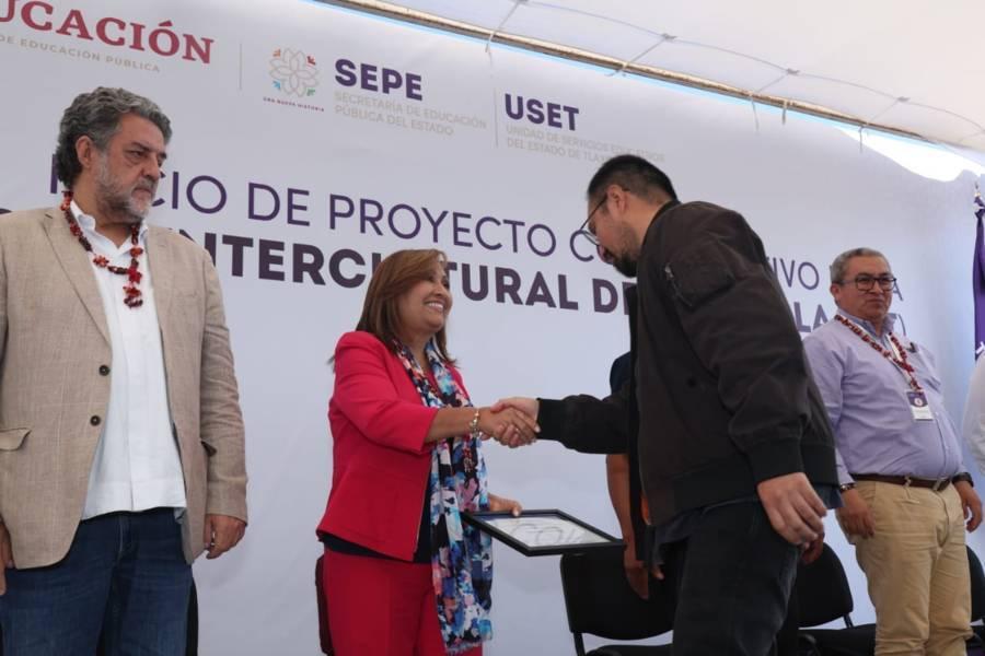 Colocó Gobernadora Lorena Cuéllar primera piedra de la UIT en Ixtenco