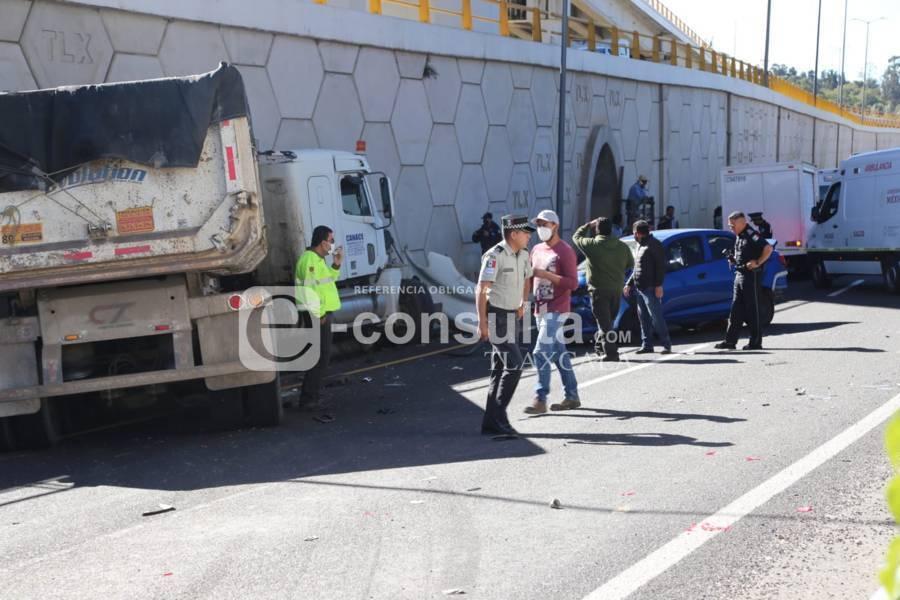 Por culpa de Blanca Águila, tráiler embiste a cuatro vehículos en la zona de Gran Patio 