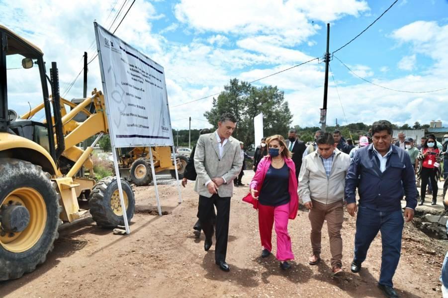 Supervisó Lorena Cuéllar avances de obras carreteras en Xaltocan