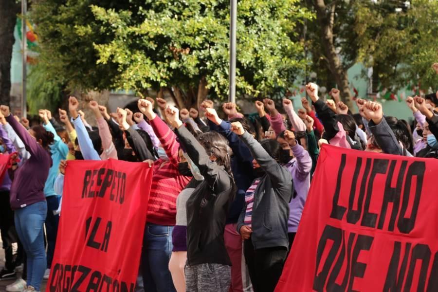 Se manifiestan normalistas de Panotla en apoyo a sus compañeras de Teteles, Puebla 