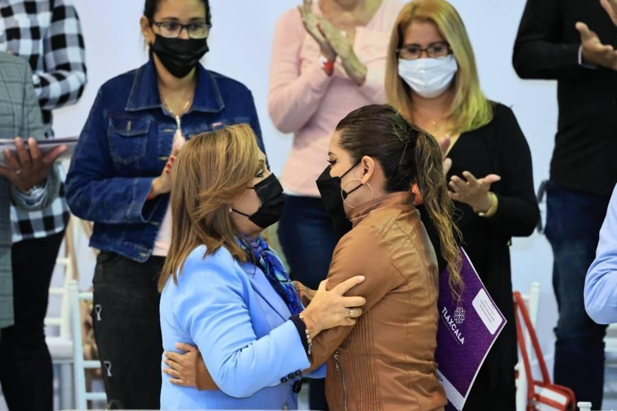 Presentó Lorena Cuéllar a médicos especialistas cubanos y nuevo cuerpo directivo del OPD IMSS-BIENESTAR-SESA