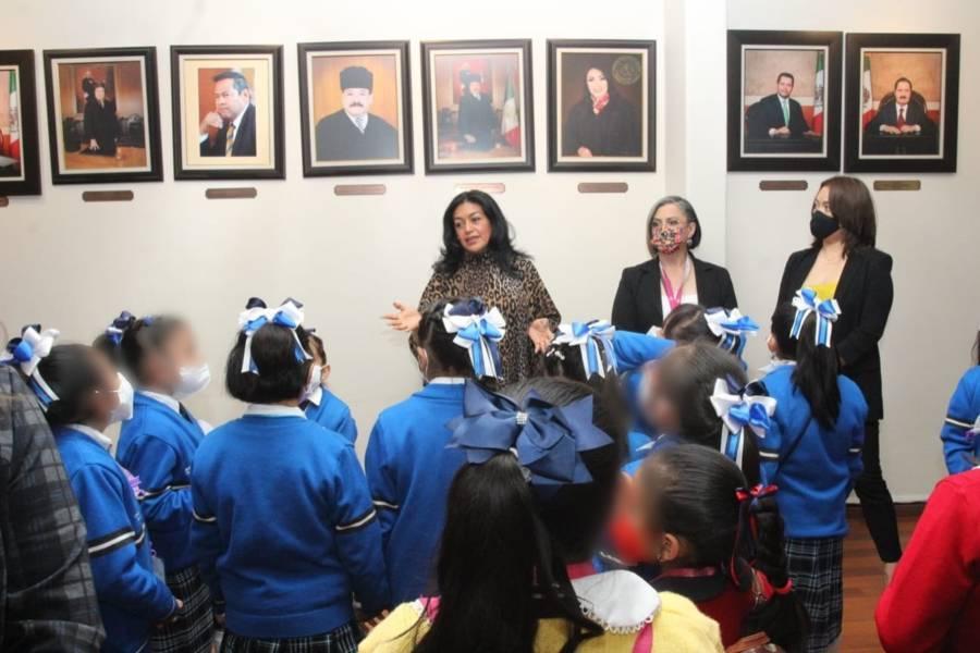 Conocen alumnas de primaria funciones del Poder Judicial en el “Día Internacional de la Niña”