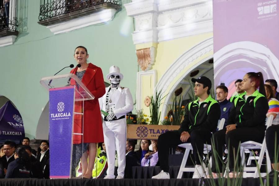 Desfile inaugural de la Copa Mundial de Tiro con Arco en Tlaxcala 