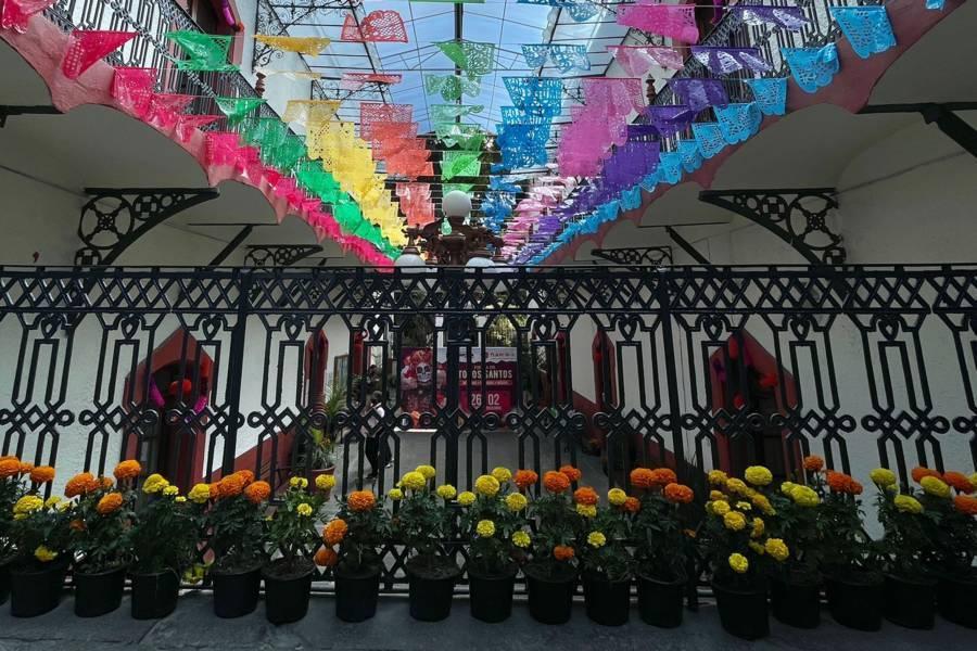 Así luce la Presidencia municipal de Tlaxcala, con los adornos de Día de muertos