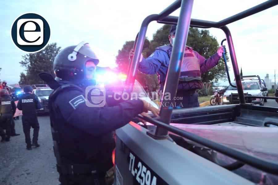 Se enfrentan normalistas y policías en "El Trébol"