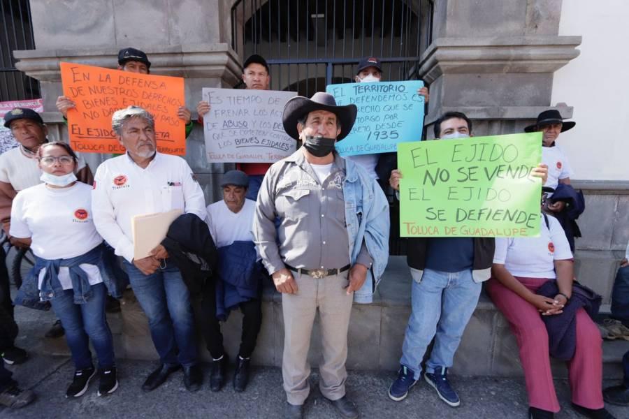 Ejidatarios de Terrenate se manifiestan en SEGOB en defensa de sus tierras 