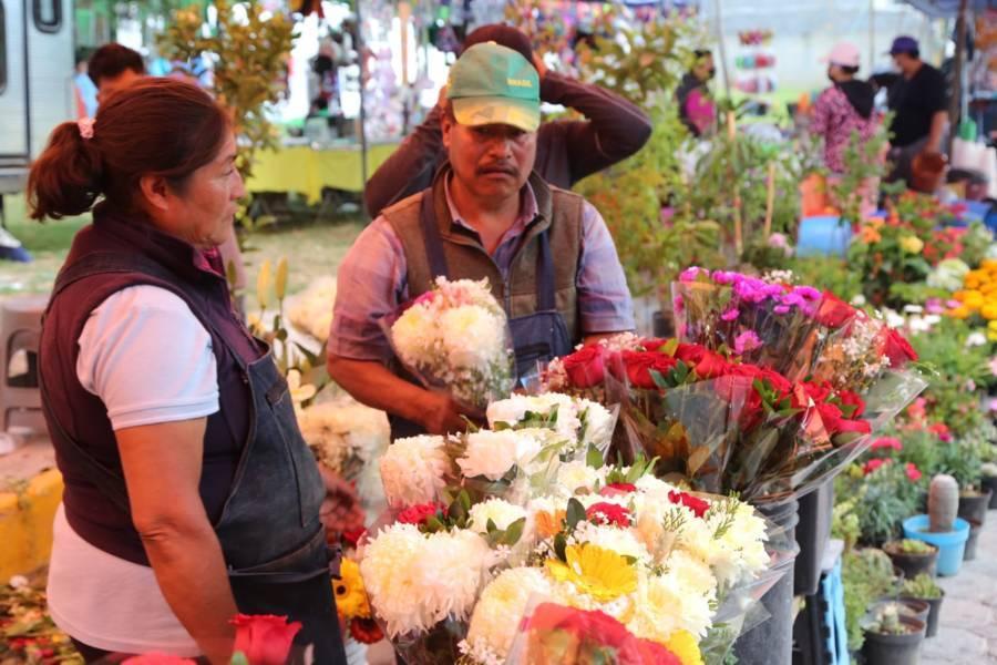 "Ya huele a Día de Muertos" Comerciantes se preparan para ventas de día de Muertos en Totolac