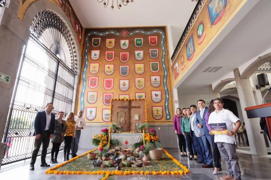 Colocan ofrenda monumental a la usanza  de San Isidro Buen Suceso en el Congreso del Estado 