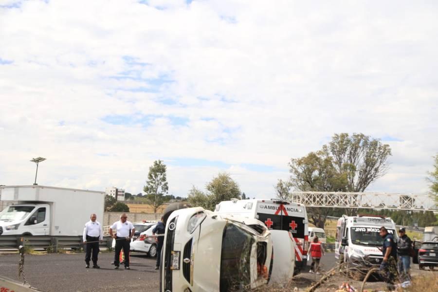 Volcadura deja tres mujeres lesionadas en la carretera Huamantla-Apizaco, a la altura de ATLAX