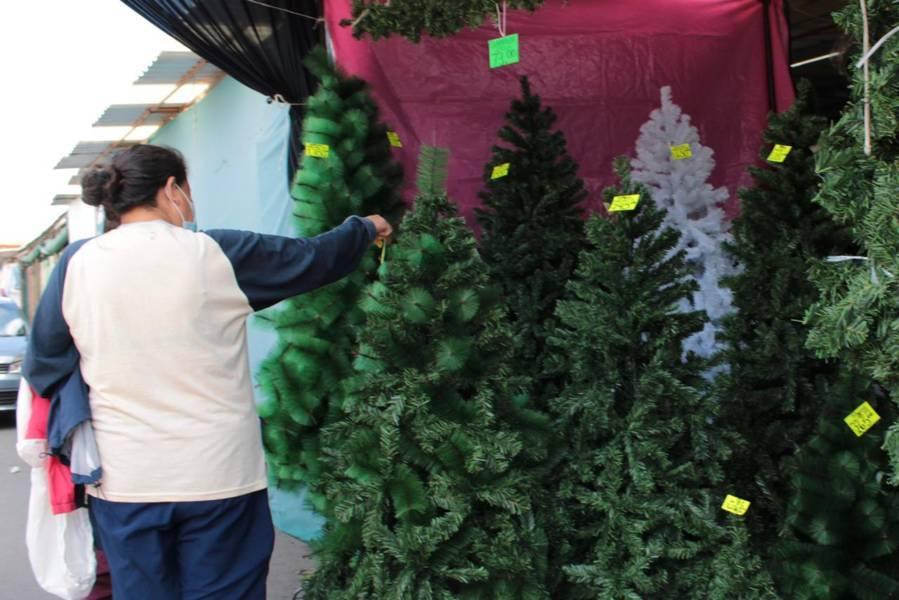 Inicia la venta de artículos navideños en el mercado de Tlaxcala 