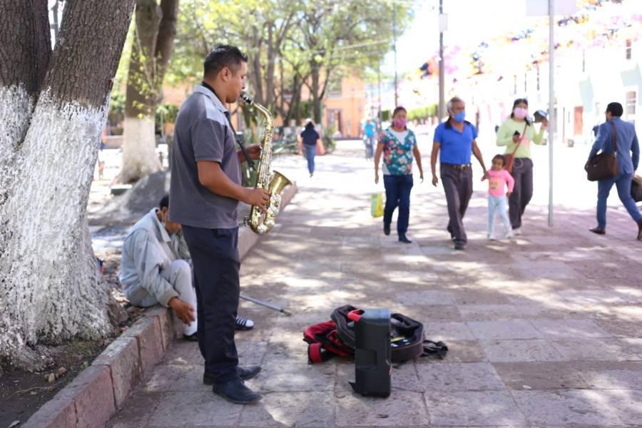 La realidad de Tlaxcala; Andrés se gana la vida en las calles ante el desempleo