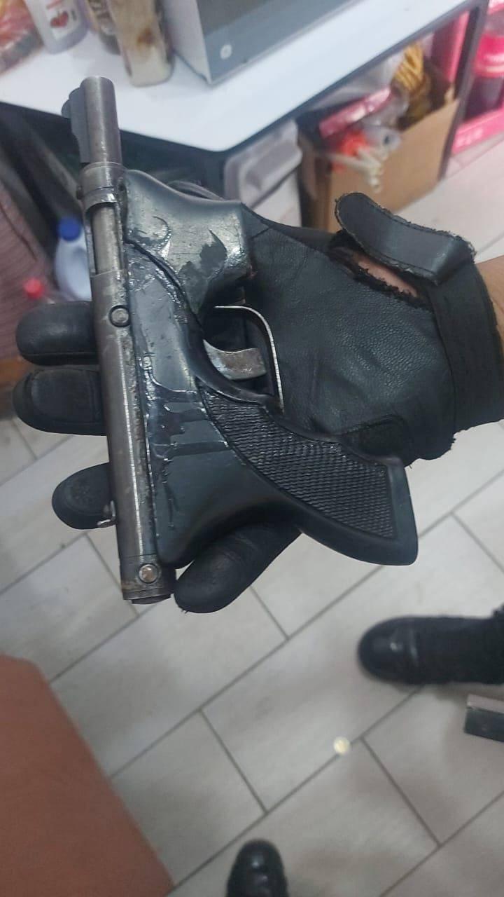 Detienen a “El Flaco” por portación ilegal de arma de fuego