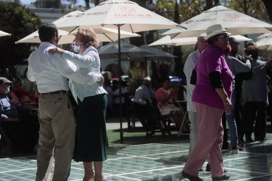 Regresan las “tardes de danzón” a la plaza de la Constitución 