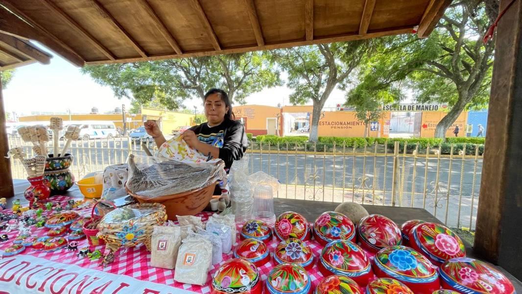 Artesanos tlaxcaltecas invitan a consumir productos locales 