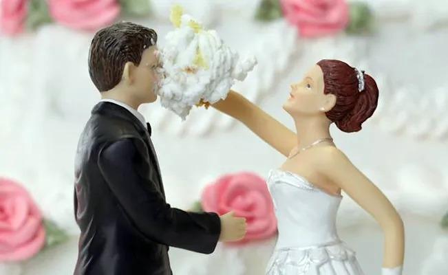 Prometido pospone boda cancelada para casarse con su amante