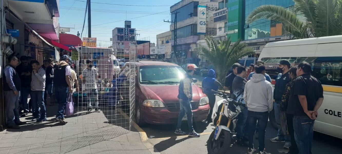 Regidor de Apizaco gana más de 200 mil pesos a costillas de los ambulantes   