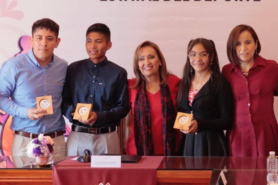 Entrega gobernadora de Tlaxcala, premio estatal del deporte 2022