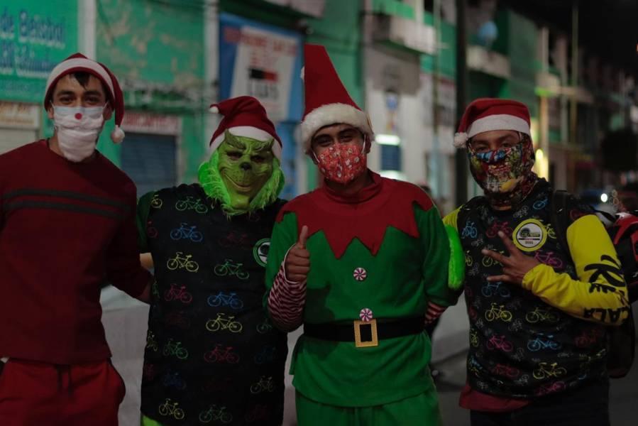 Se lleva a cabo el tradicional desfile navideño en el municipio de Chiautempan 