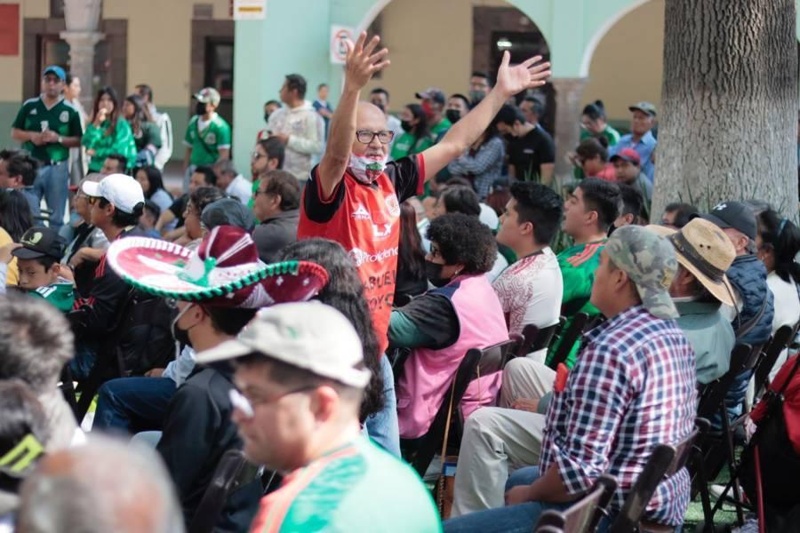 Tlaxcaltecas disfrutan del segundo partido de la selección mexicana en el mundial