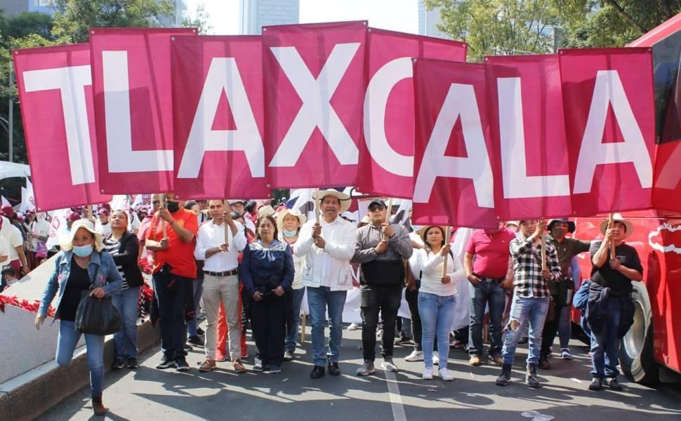 Miles de tlaxcaltecas festejan 4 años de transformación en México 