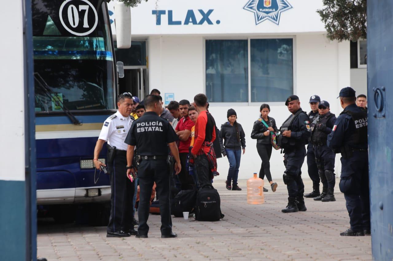 Detienen autobús de ATAH que transportaba migrantes en Yauhquemehcan 
