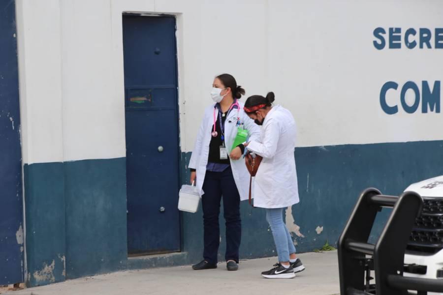 Arriba personal médico a Apizaco para valorar a migrantes detenidos en autobús de ATAH en Yauhquemehcan 