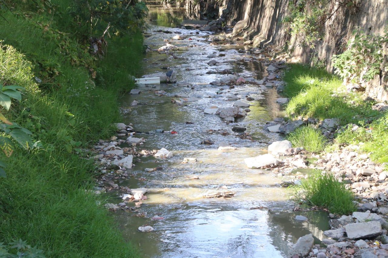 Molesta a vecinos contaminación de río en Unidad Santa Cruz 
