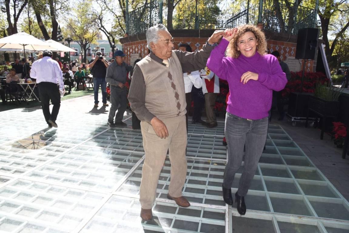 Con sus mejores pasos, Lorena Cuéllar y Jorge Corichi, reactivan los “Viernes de Danzón”
