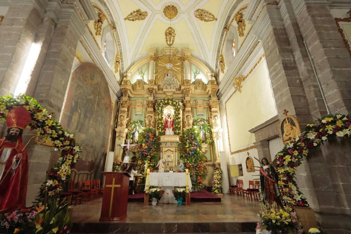 Alistan iglesia de Panotla para la celebración de San Nicolás de Bari 