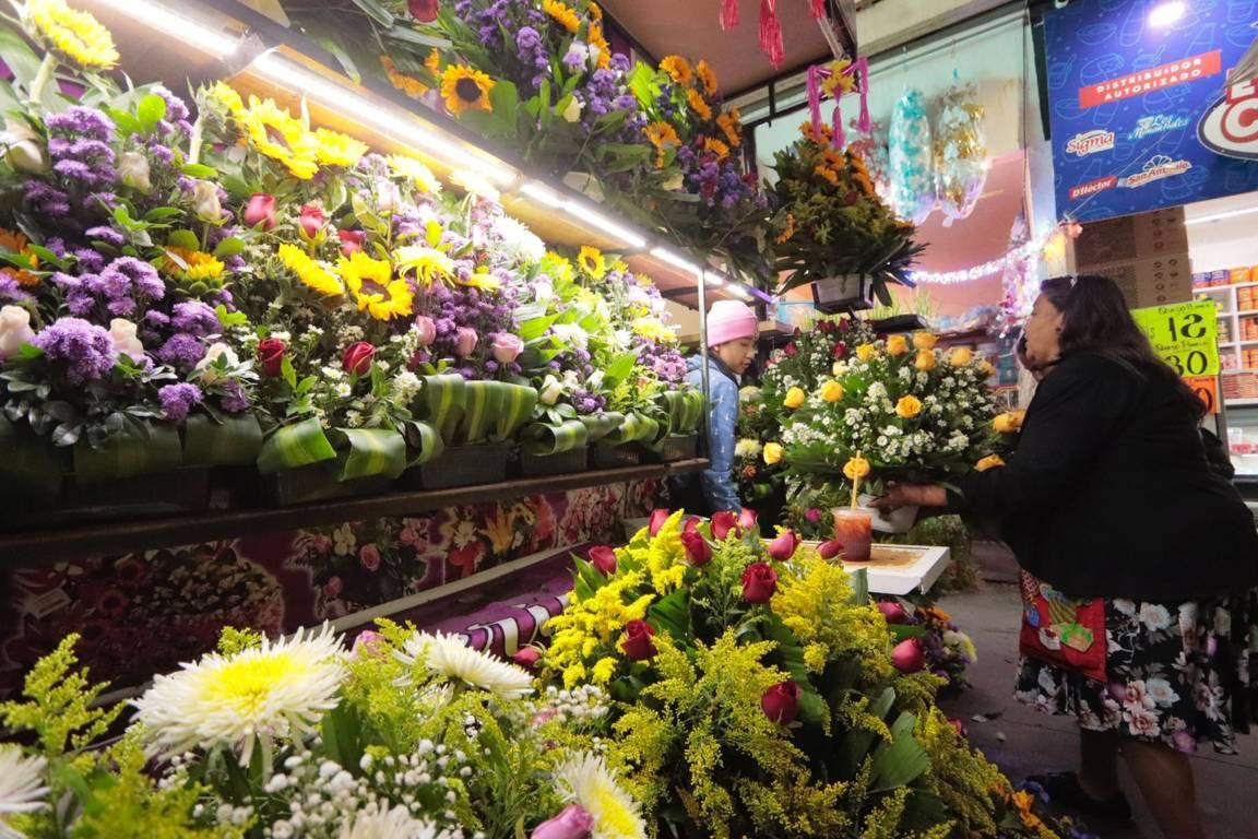 Aumenta el trabajo para los floristas durante la celebración del 12 de diciembre