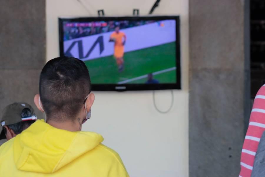 Aficionados al fútbol, disfrutan de la semifinal entre Francia y Marruecos 