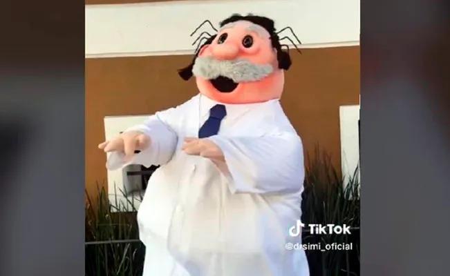 Se vuelve viral en TikTok terrorifico traje del Dr. Simi como Merlinda