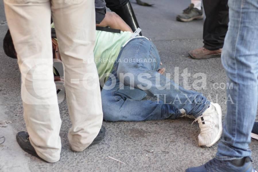Vecinos del centro de Tlaxcala detienen a delincuente roba celulares 