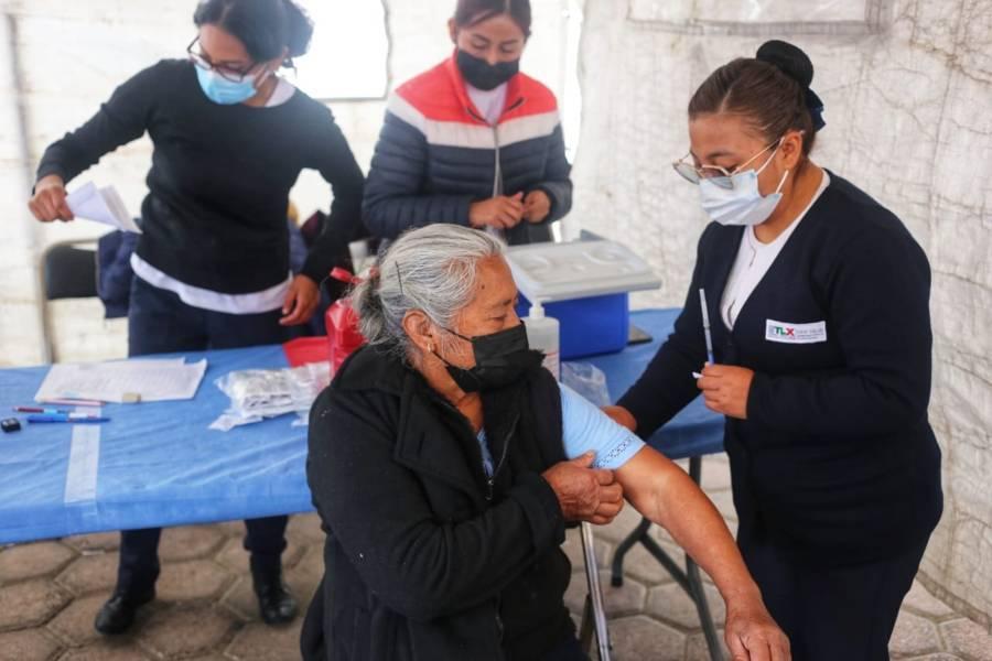 Doña Jacinta recibe su primera vacuna contra el Covid-19 