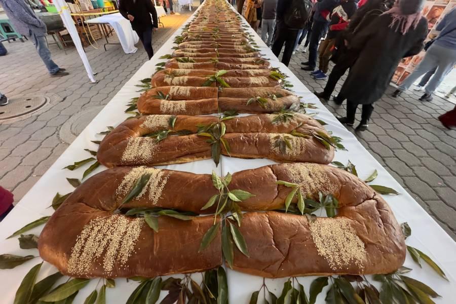Realizan Pan de Fiesta más largo del mundo en Tlaxcala 