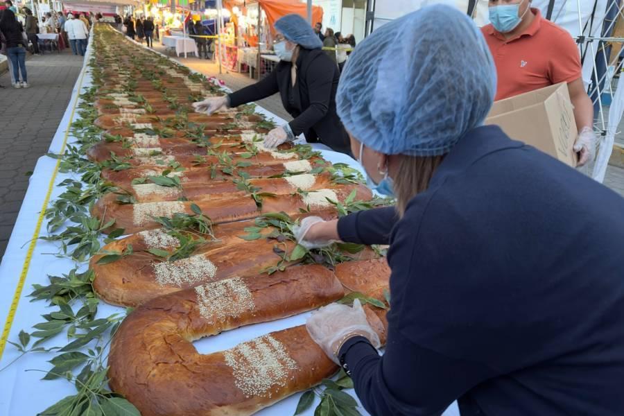 Alistan el pan de fiesta más largo del mundo 
