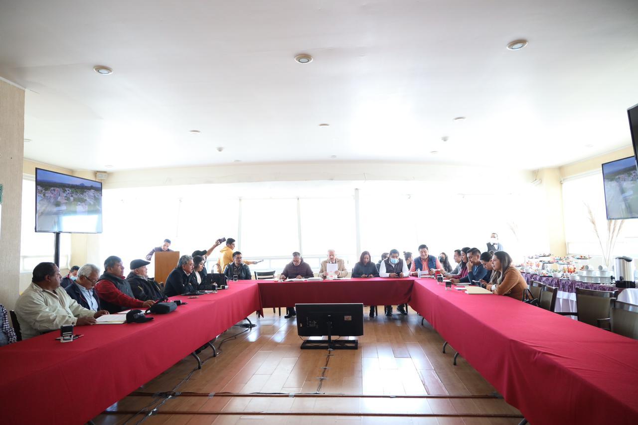 Entrega Presidente de Chiautempan Primer Informe de resultados a integrantes del Cabildo