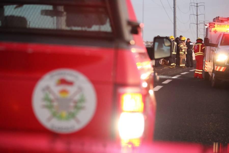 Dos personas sin vida, tras volcar su vehículo en el periférico Tlaxcala -Chiautempan 