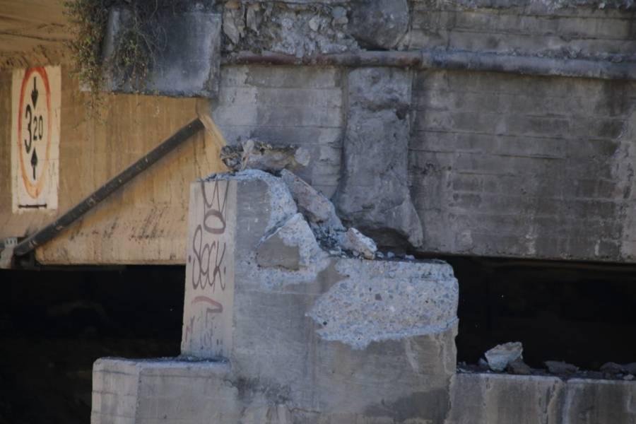 Continúa demolición del puente vehicular de "El Trébol"